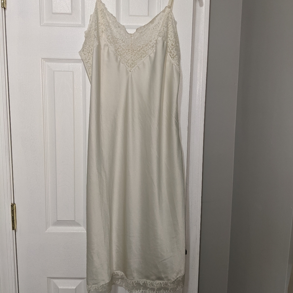 Vintage Wacoal satin ivory mid calf slip L